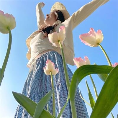 姑娘， 望着我